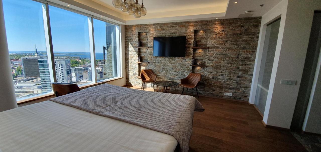Skyview Suite - Breathtaking Views From Bed And From Jacuzzi. City Center Skyscraper Upper Floors Reval Esterno foto
