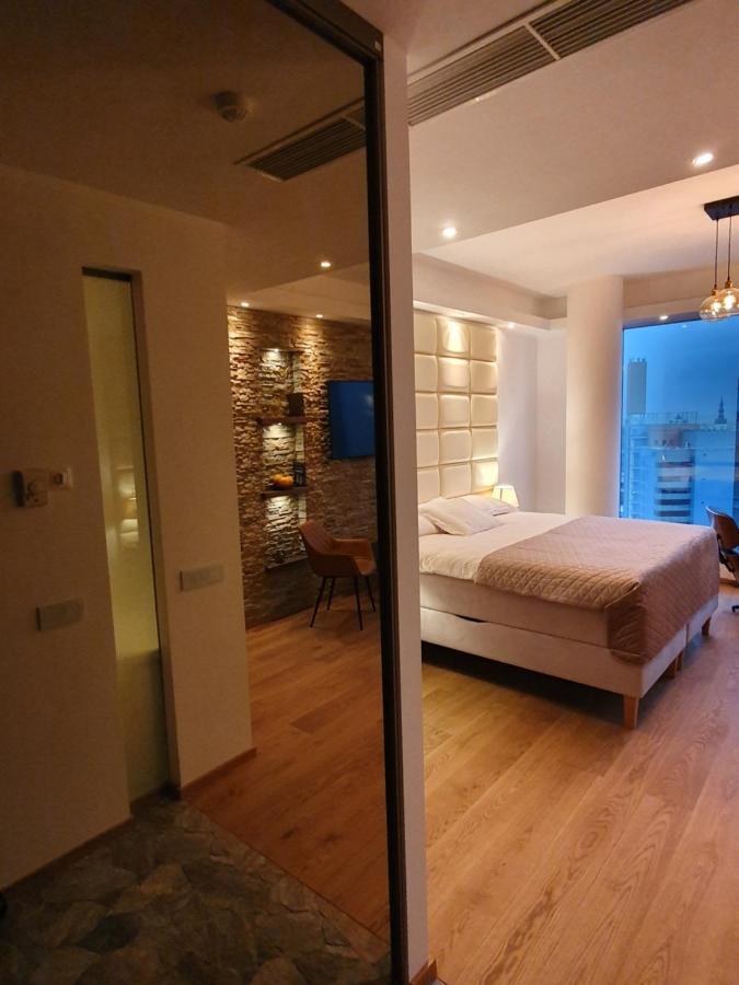 Skyview Suite - Breathtaking Views From Bed And From Jacuzzi. City Center Skyscraper Upper Floors Reval Esterno foto