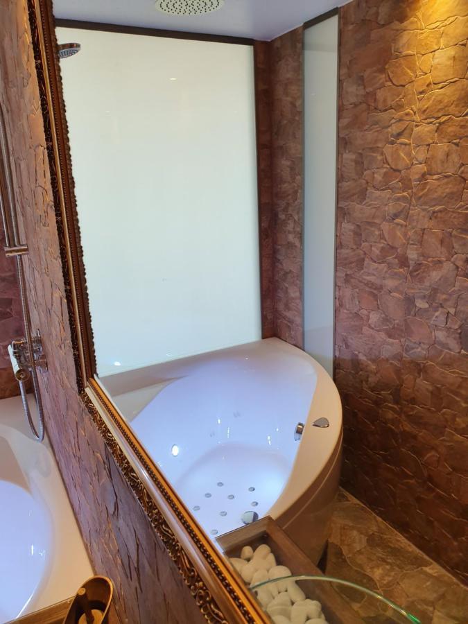 Skyview Suite - Breathtaking Views From Bed And From Jacuzzi. City Center Skyscraper Upper Floors Reval Esterno foto