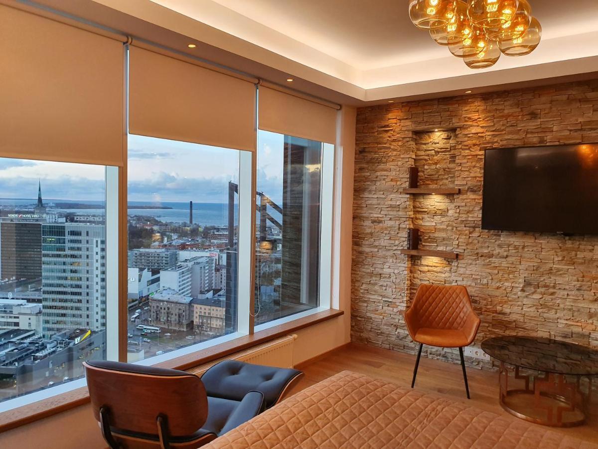 Skyview Suite - Breathtaking Views From Bed And From Jacuzzi. City Center Skyscraper Upper Floors Reval Esterno foto