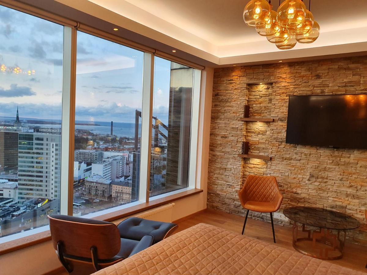 Skyview Suite - Breathtaking Views From Bed And From Jacuzzi. City Center Skyscraper Upper Floors Reval Esterno foto